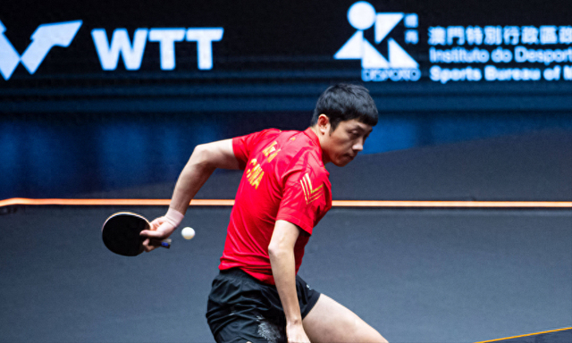 中国乒乓球队完胜波兰乒乓球队，许昕制霸全场