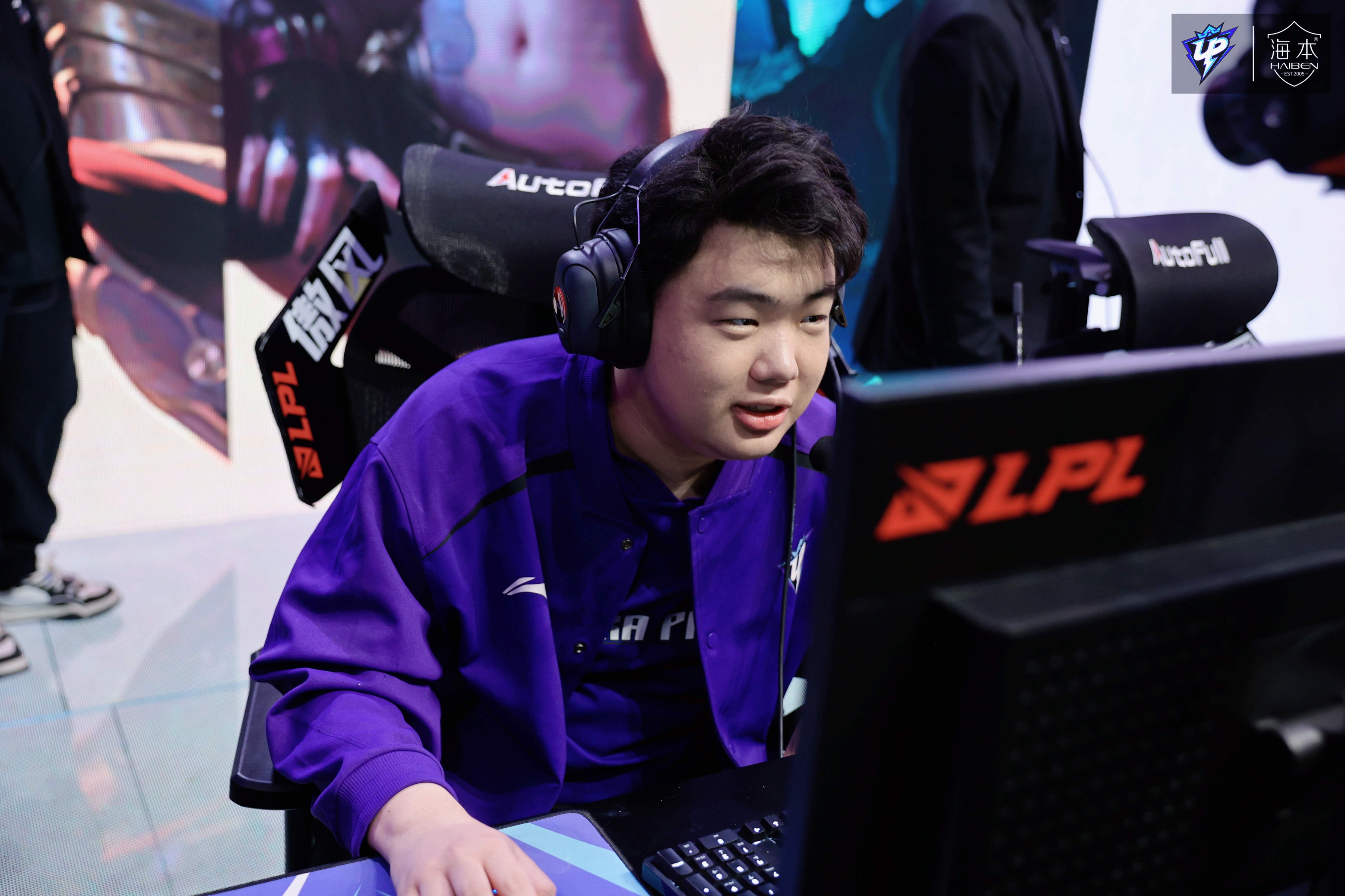 包含PSG鏖战LGD，Crisp惊艳世界的词条