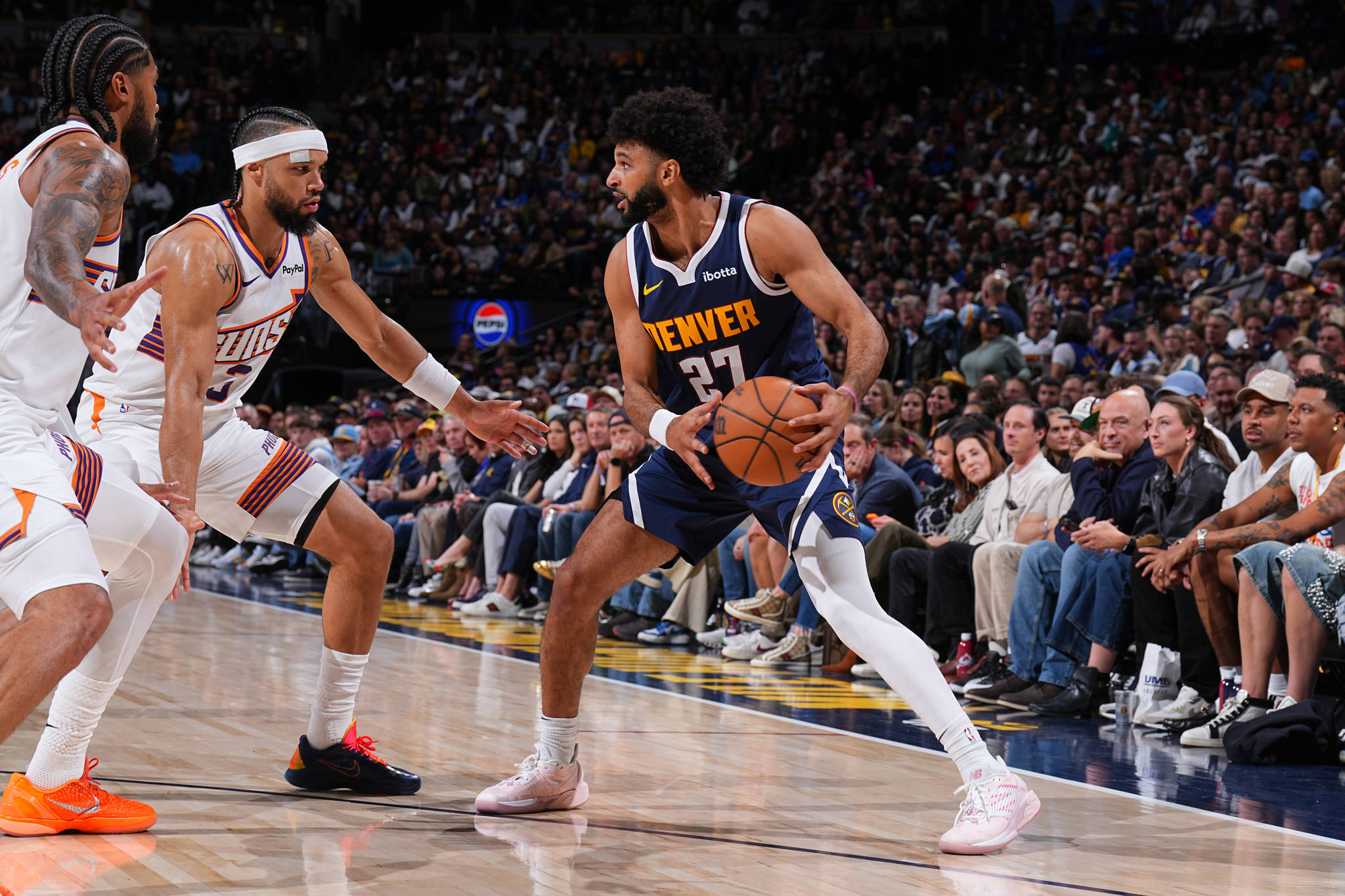 包含西班牙男篮绝杀澳大利亚男篮，布克高光表现的词条