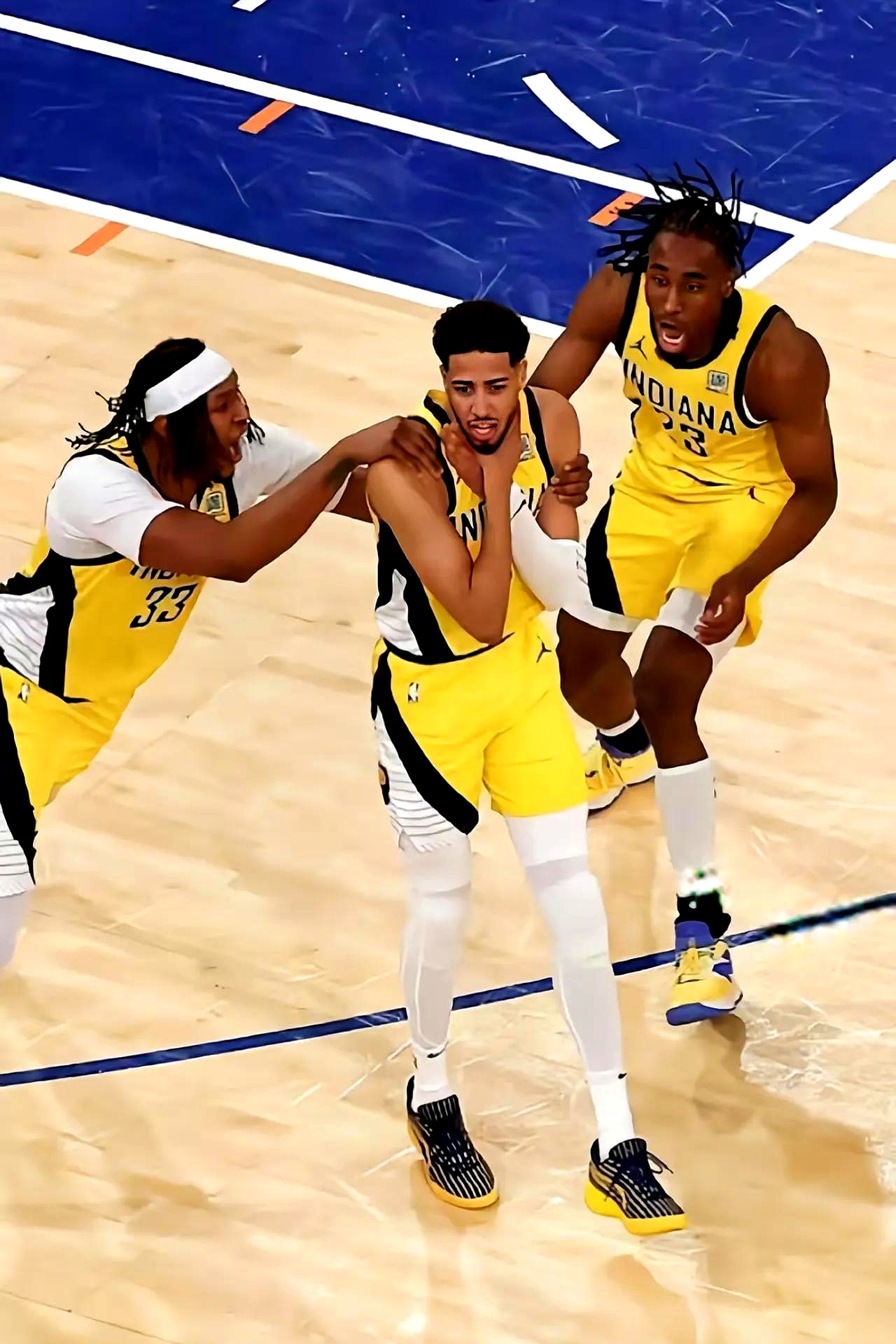 雄鹿绝杀尼克斯，拉文刷新纪录