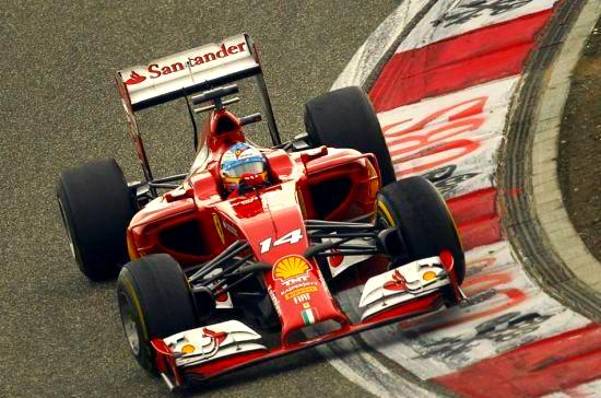 索伯车队碾压红牛车队，拉塞尔统治全场