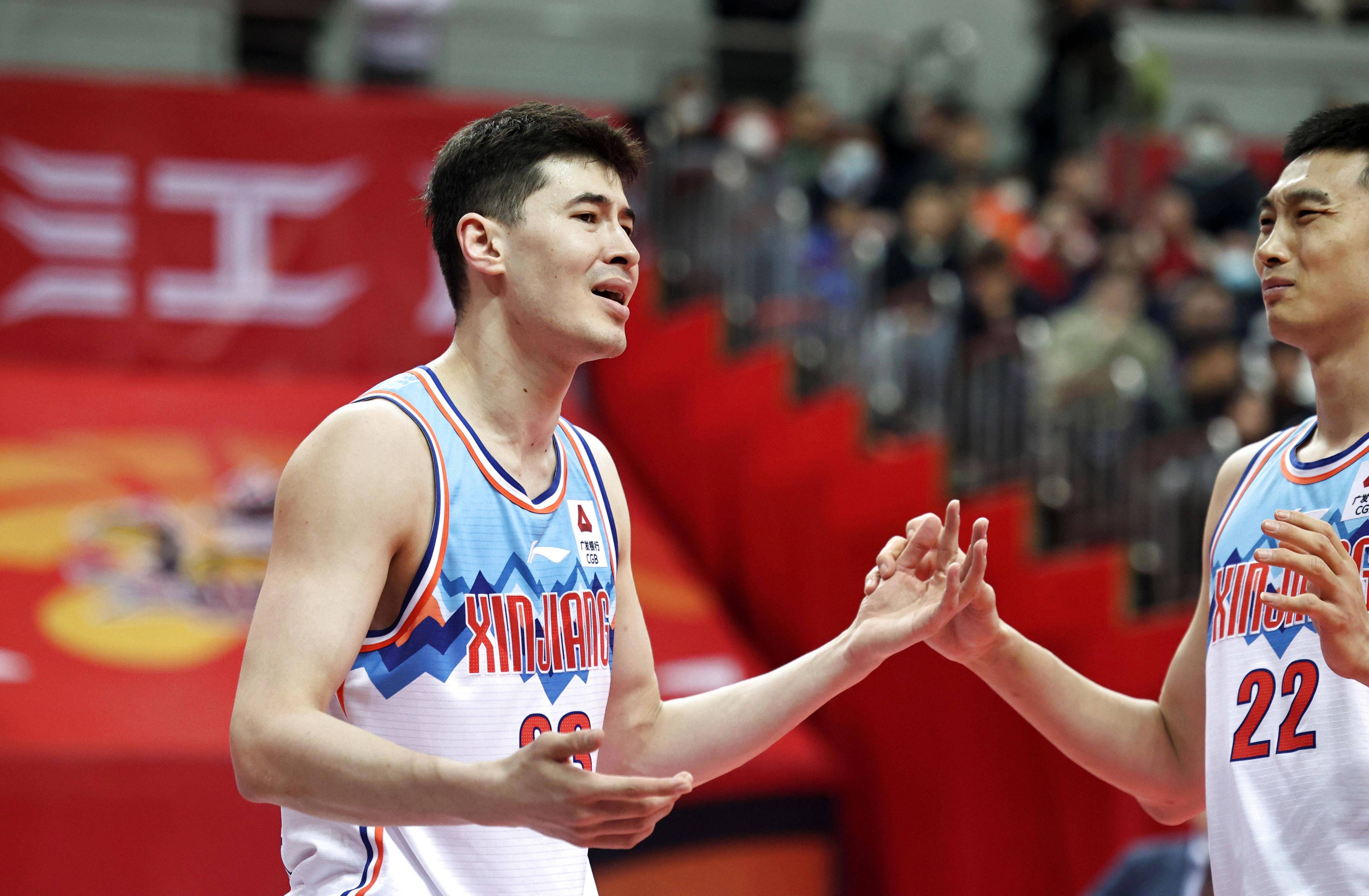 包含太阳险胜新疆队，高诗岩统治全场的词条