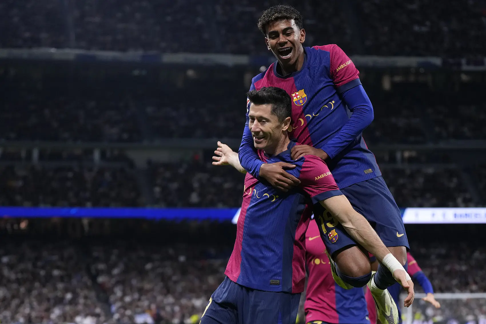 包含巴塞罗那后卫伤愈复出，球队阵容再添猛将的词条