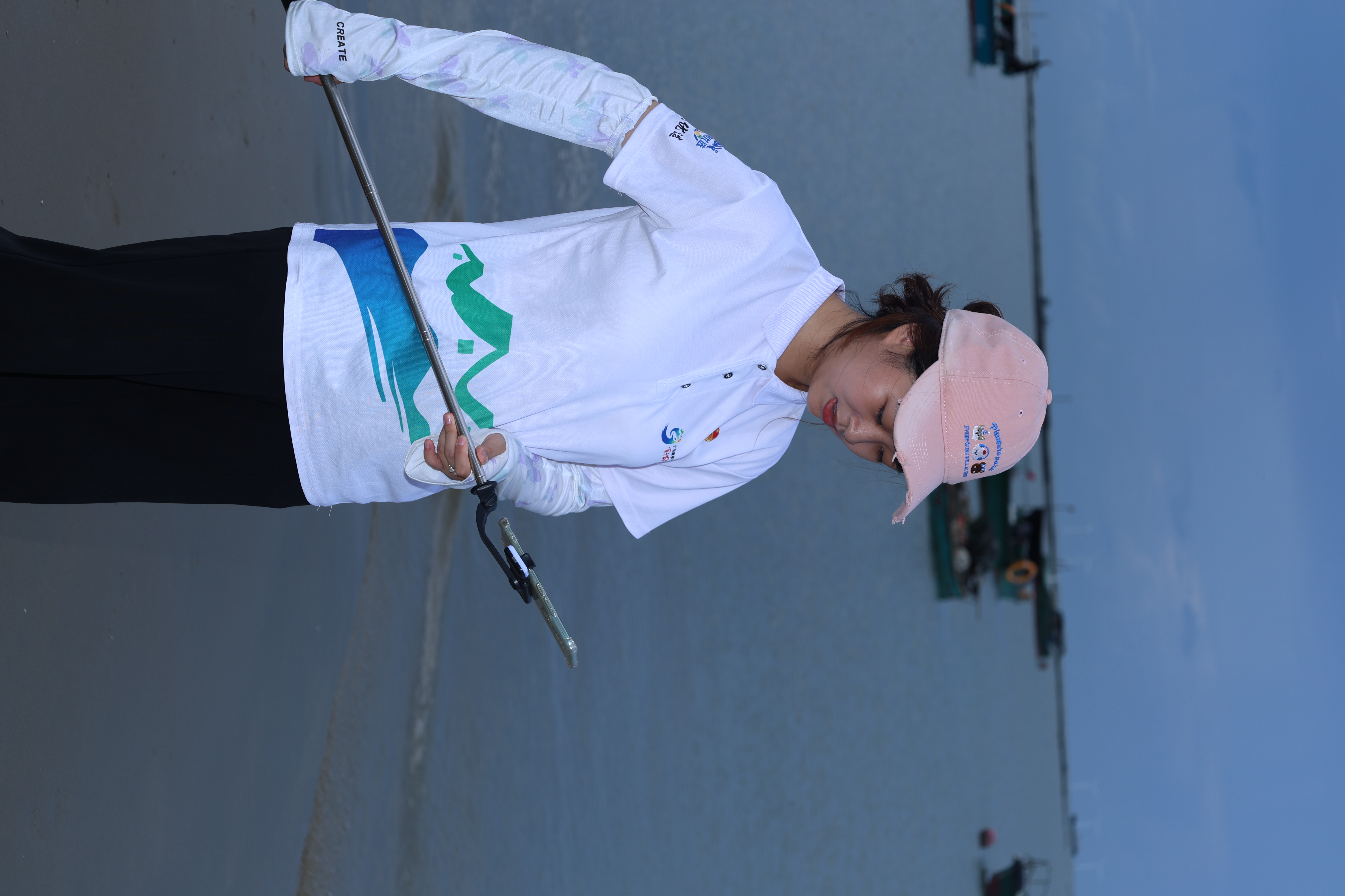 关于游泳比赛实况报道：泳将风姿卓越俘获观众的信息