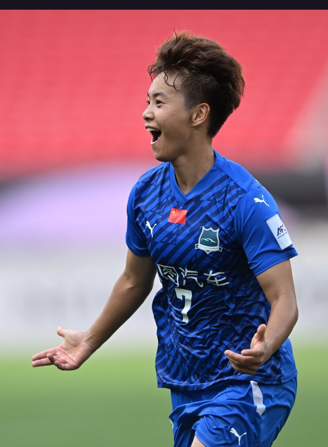 中国女足神勇，逆转胜出晋级决赛