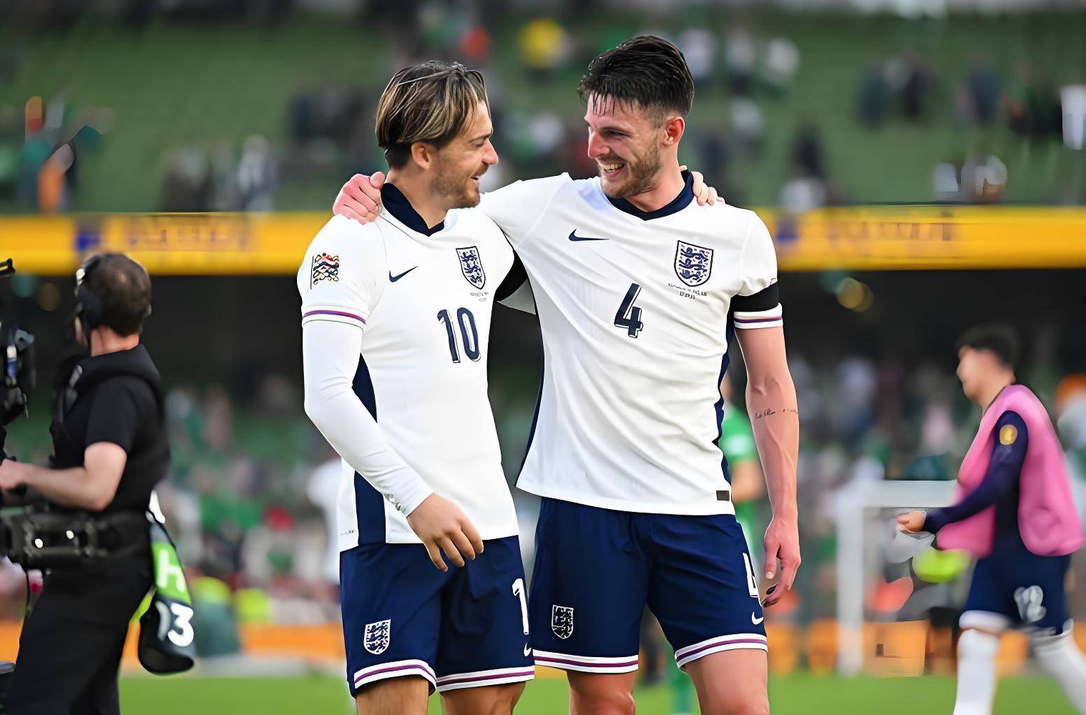 包含英格兰锋线火力强劲,轻松挺进淘汰赛的词条 包含英格兰锋线火力强劲,轻松挺进淘汰赛的词条