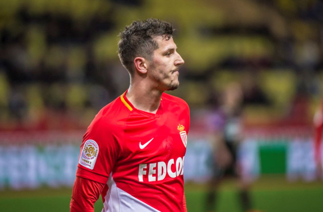 包含摩纳哥客场轻取三分，继续领跑积分榜的词条