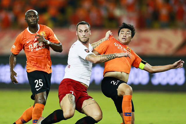 富力主场失利，上港客场全取三分继续领跑积分榜的简单介绍