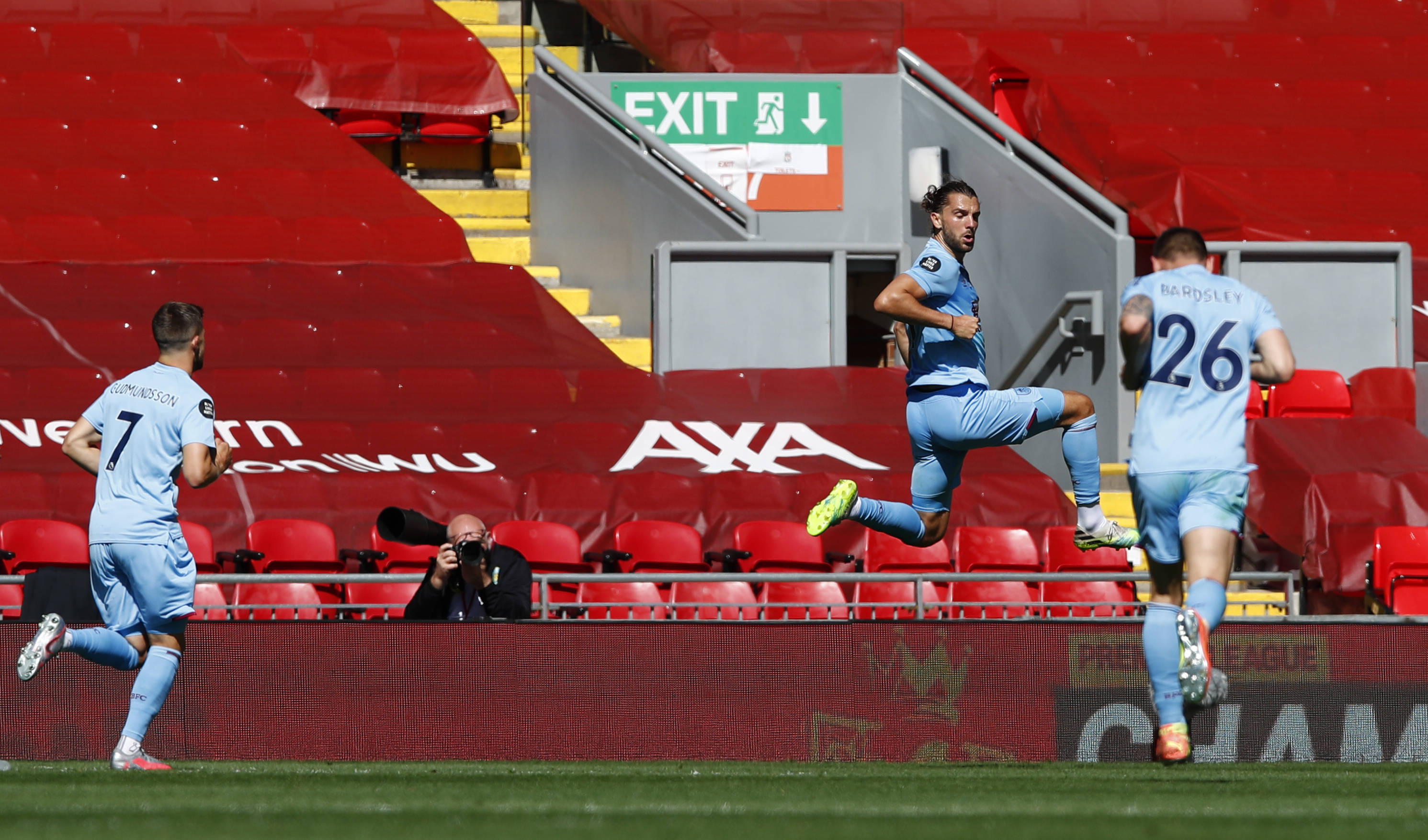 伯恩利勉强-战平，难以绝处逢生的简单介绍