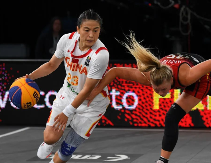 包含卫冕热门力拼！比赛中不留余地的词条