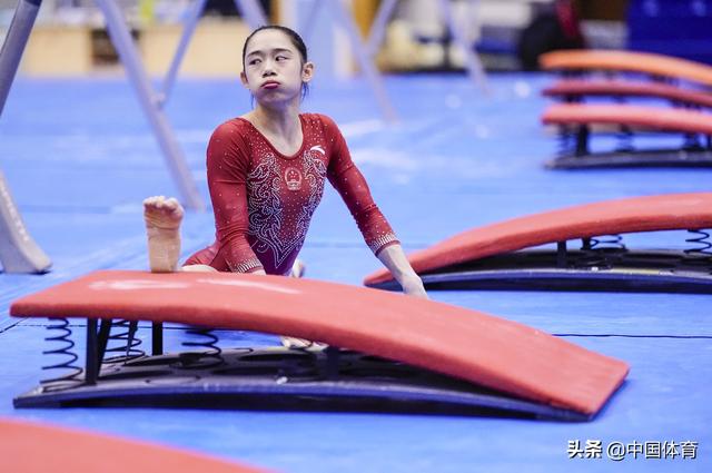 包含卫冕热门力拼！比赛中不留余地的词条