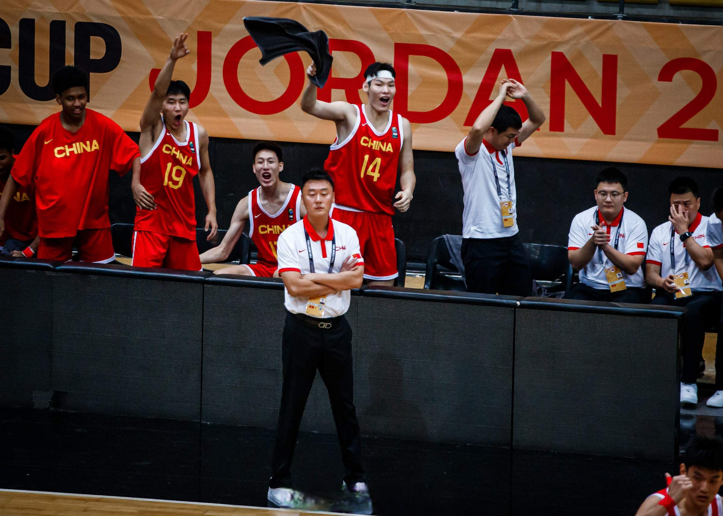 约旦男篮获得中亚篮球杯亚军球员们尽展全力的简单介绍