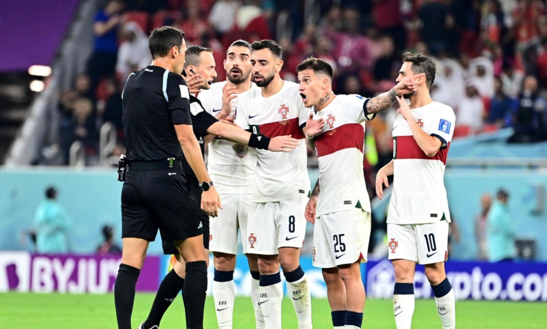 包含多特蒙德翻盘摩洛哥，布鲁诺·费尔南德斯统治全场的词条