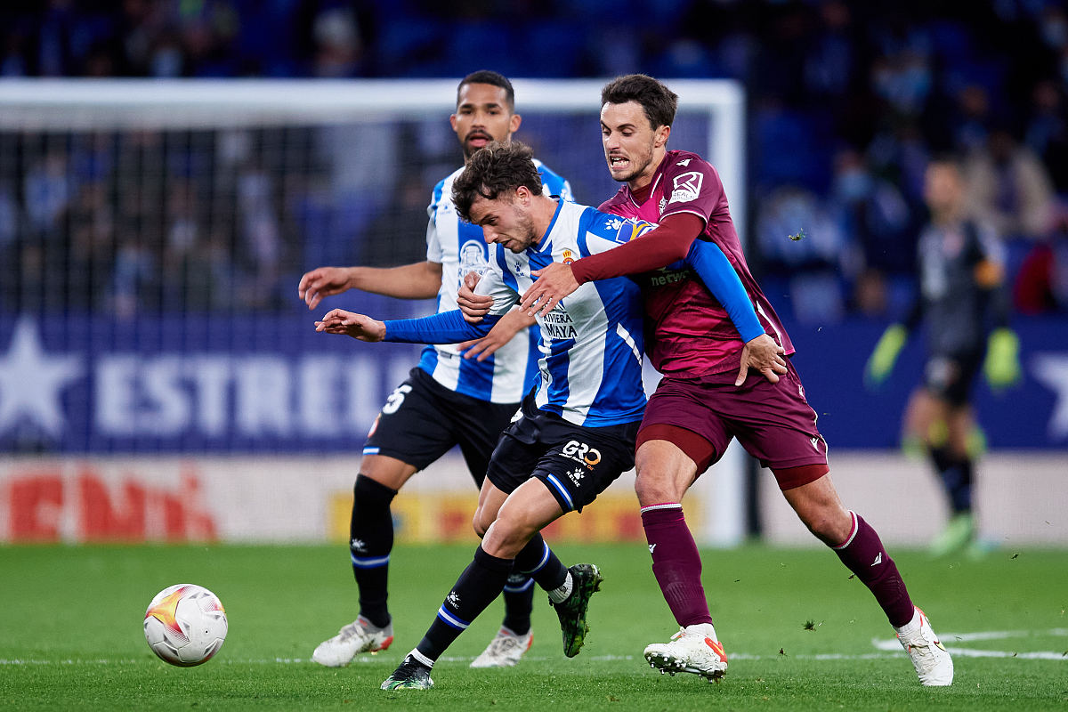 包含佛罗伦萨客场惊险获胜，保级前景乐观的词条