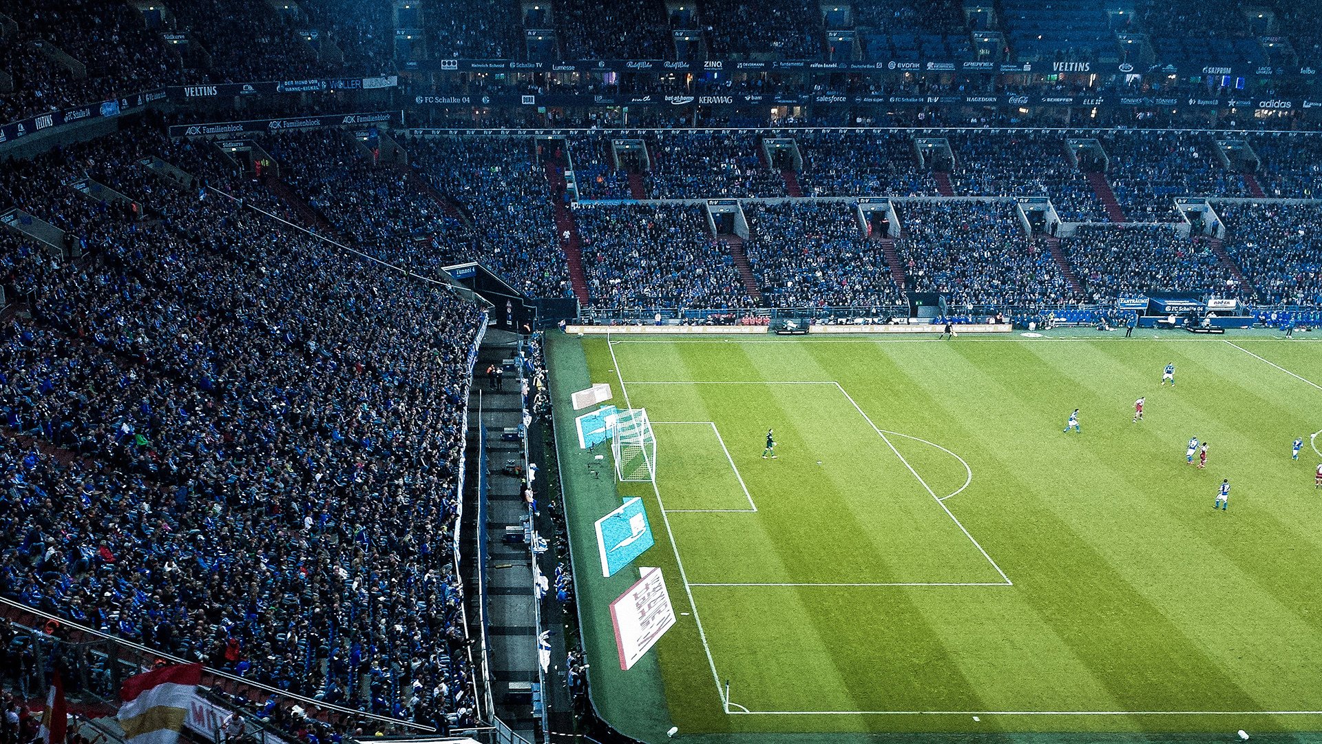 欧冠半决赛之夜，苏亚雷斯惊艳四座，一记倒钩铸就永恒传奇