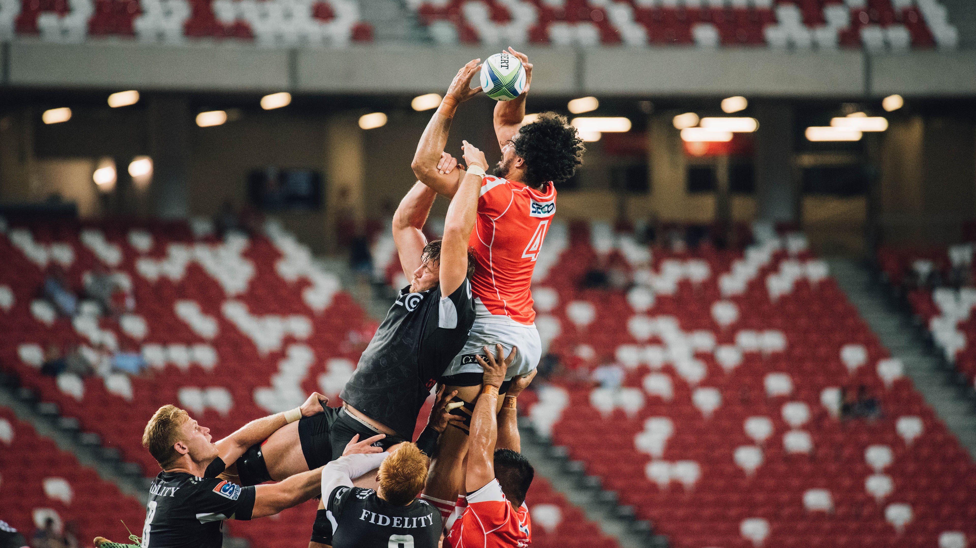 跨界之夜,当NBA季后赛的聚光灯照亮卢卡库的证明之战